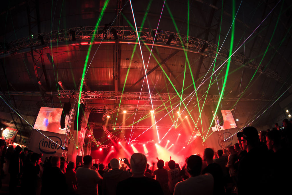 10dreamhack-performance.jpg