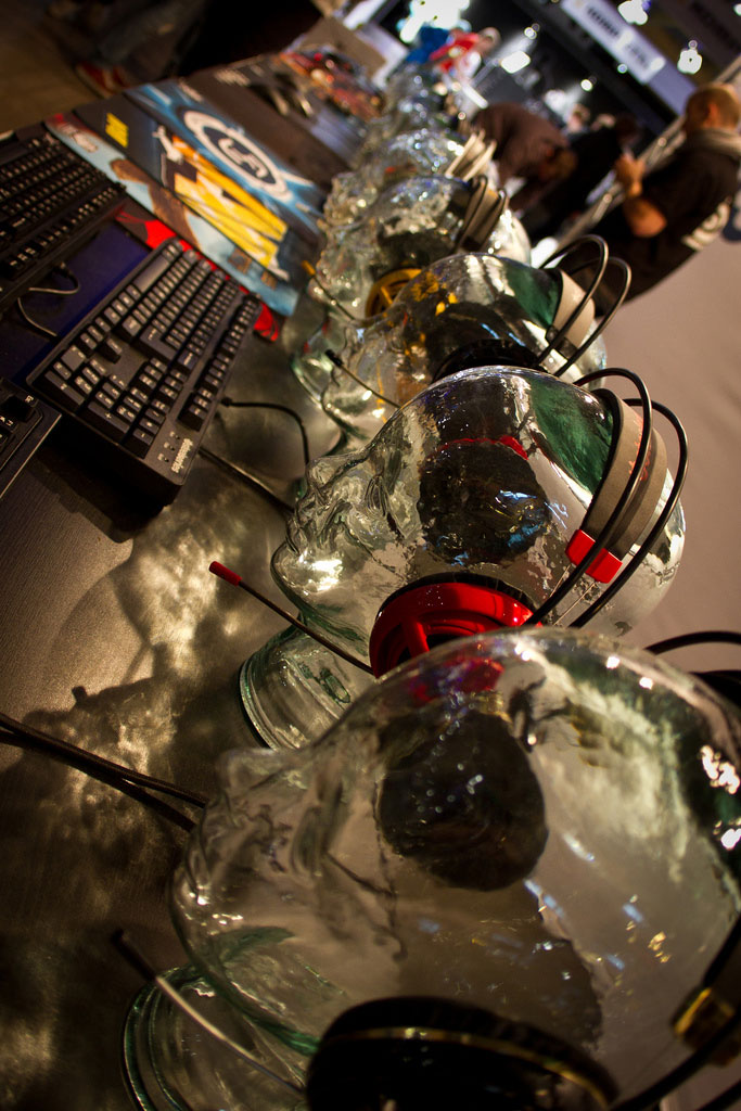 12dreamhack-odd-headphones.jpg